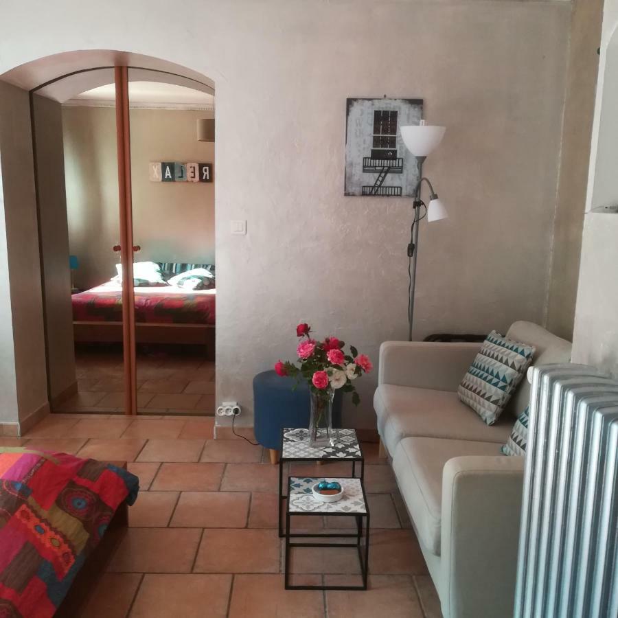Appartements Dans Villa Privee Avec Piscine, Jardin, Parking Clos, Wifi, Climatisation メルイユ エクステリア 写真